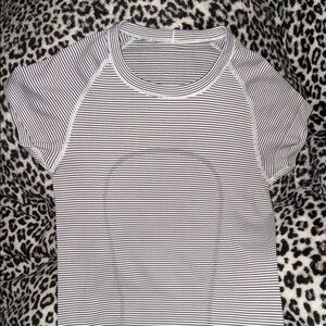 lululemon athletica striped swiftly tech size 2 (not race length)